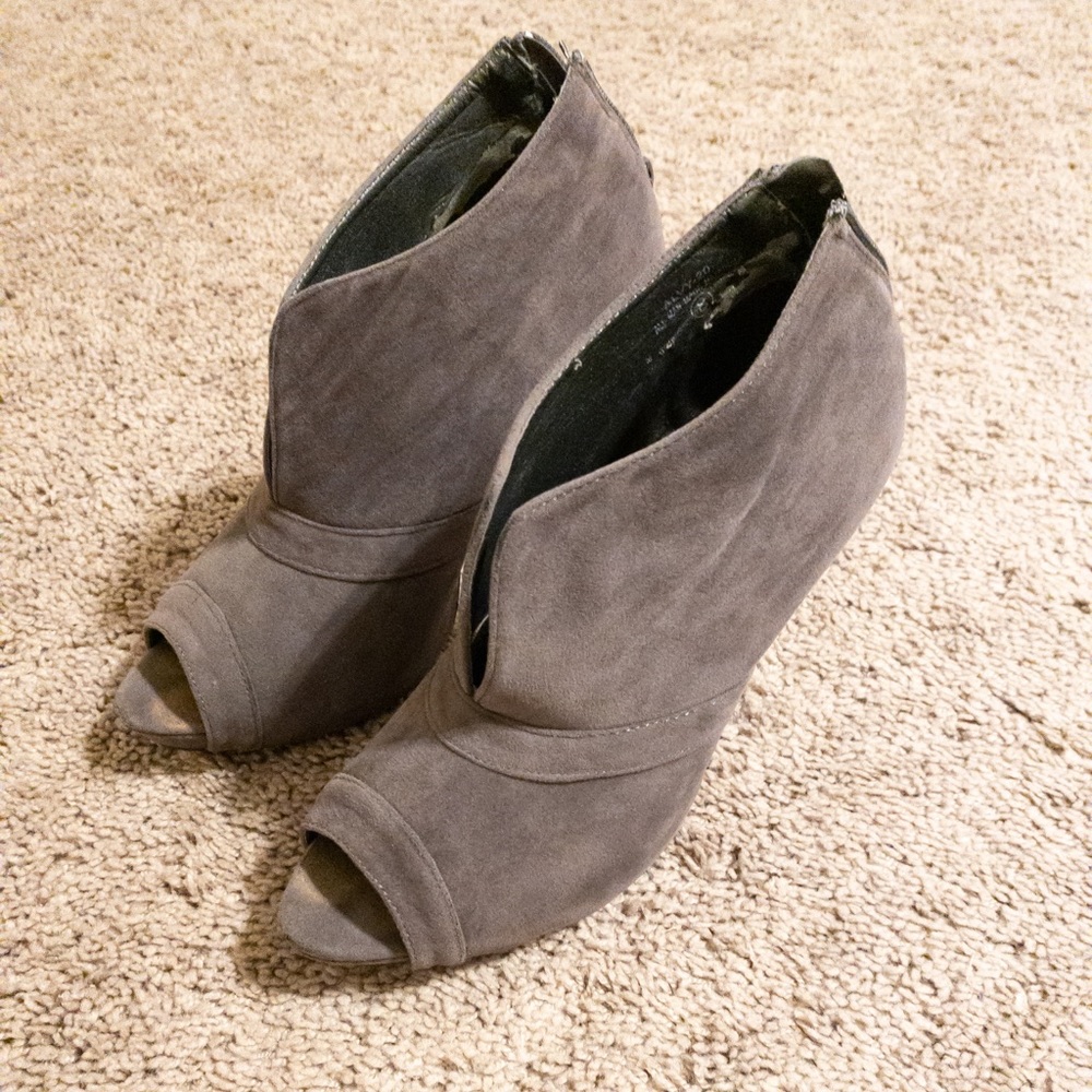Taupe Peep Toe booties!